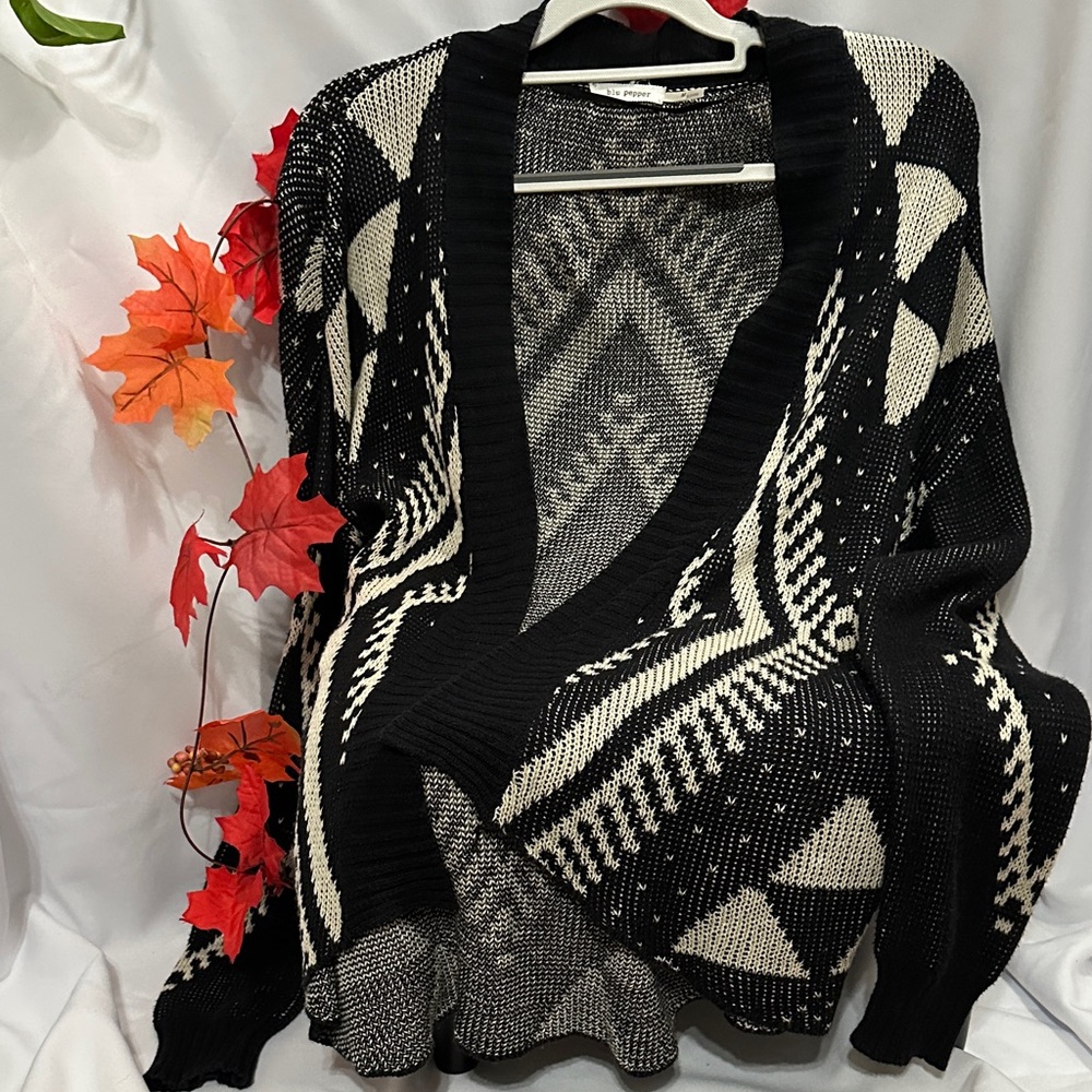Blu Pepper Black and Cream Geometric Cardigan